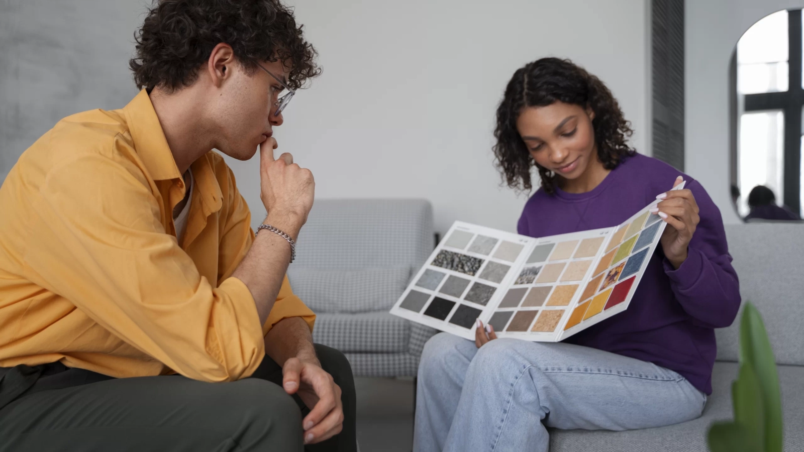 interior-designer-consultation-with-client