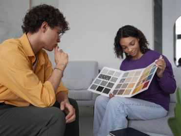 interior-designer-consultation-with-client